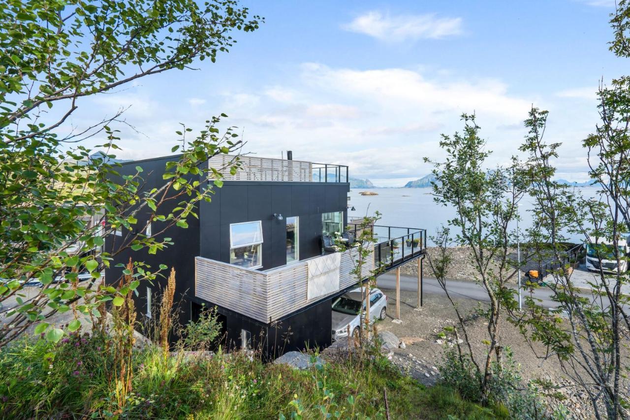 Nydelig Moderne Villa Med Fantastisk Beliggenhet. Kabelvåg Extérieur photo
