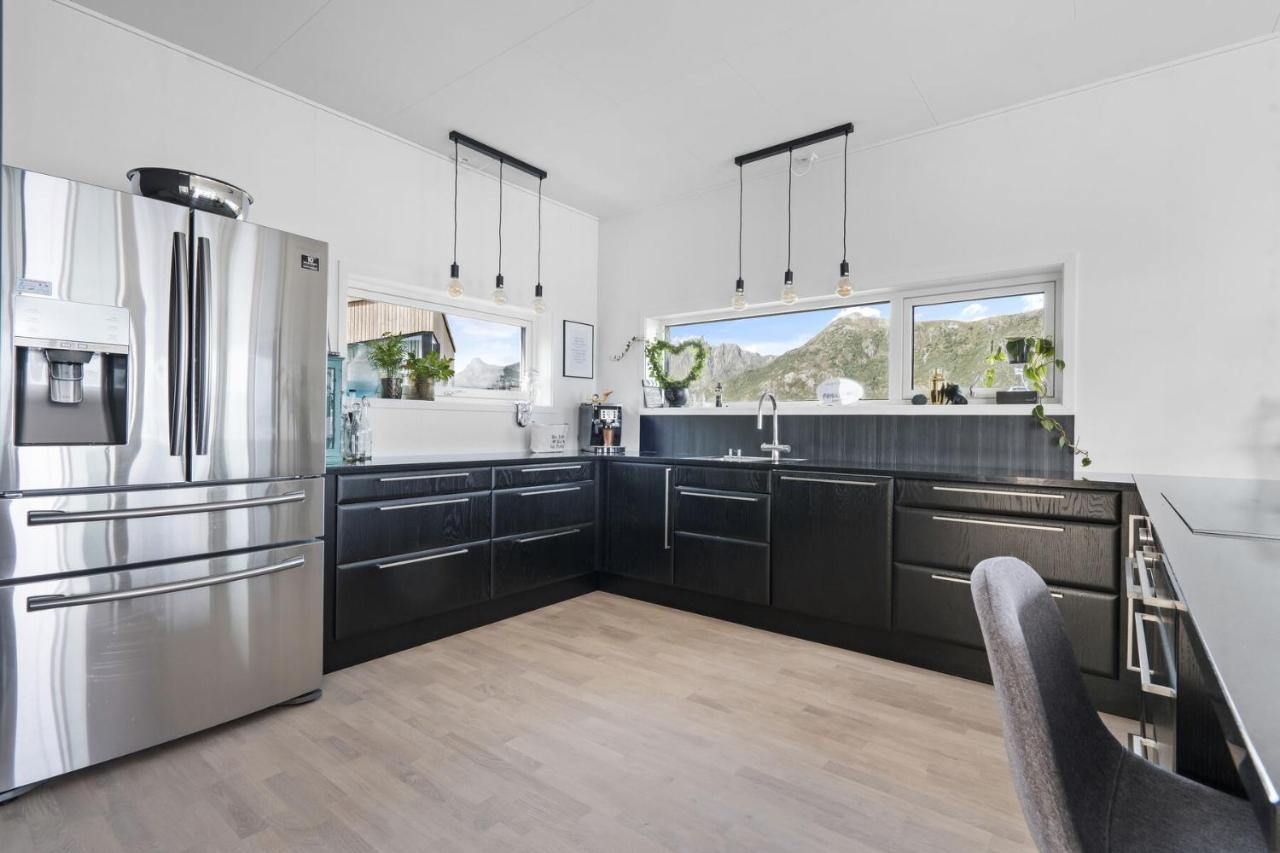 Nydelig Moderne Villa Med Fantastisk Beliggenhet. Kabelvåg Extérieur photo